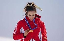 Milano Cortina, il dolore di Eileen Gu: vince l'oro olimpico, poi scopre di aver perso la nonna