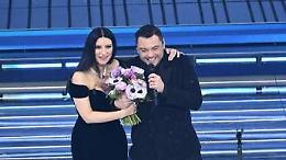 Sanremo, Tiziano Ferro a Laura Pausini: "Il prossimo anno io e te insieme"