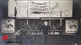 Dario Fo e l&rsquo;attivismo politico nel '74, il fotografo Bordoni: "Nei miei scatti la sua magia" - Le immagini inedite
