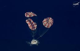 Artemis II, rientro riuscito: cos&igrave; gli astronauti sono tornati sulla Terra dopo il viaggio intorno alla Luna