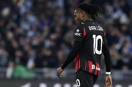 Milan, Leao prima punta non piace ai tifosi: "Perch&eacute; gioca l&igrave;?"