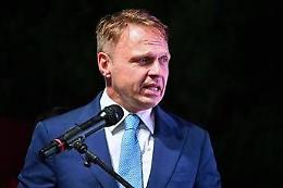 Vino, Lollobrigida: "Basta allarmi su etichette da burocrati di Bruxelles"