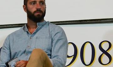 Viterbo, al parco di via Carlo Cattaneo degrado tra bottiglie, droga e ubriaconi