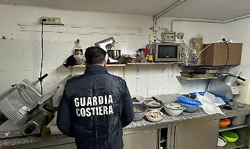 Maxi operazione della Guardia costiera: sotto la lente anche le mense scolastiche