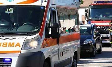 Uomo finisce sotto un trattore, soccorso dai vicini di casa