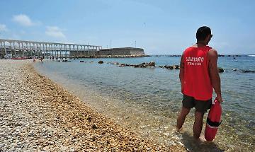 Civitavecchia, mare promosso al 100%: acque eccellenti e spiagge libere verso l&rsquo;affidamento dei servizi