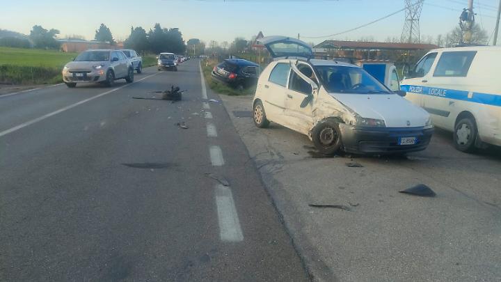 Scontro tra due auto sulla Cassia Nord