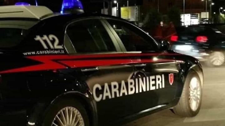 Viterbo: inveisce in strada contro un giovane