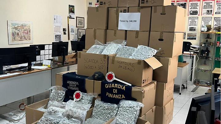 Sequestrati oltre 348 kg di marijuana in porto