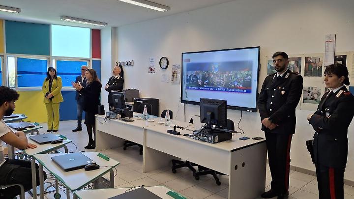Alberghiero incontro con i carabinieri