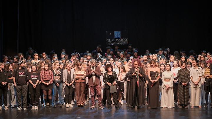 "Danzando Cantando" fa il pieno al Traiano: 1500 euro per l'Ail