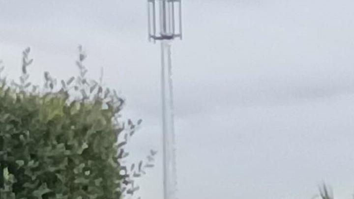 Spunta l'antenna, monta la protesta