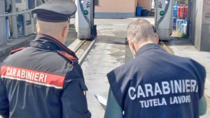 Autolavaggio sporco e pericoloso: multato il titolare