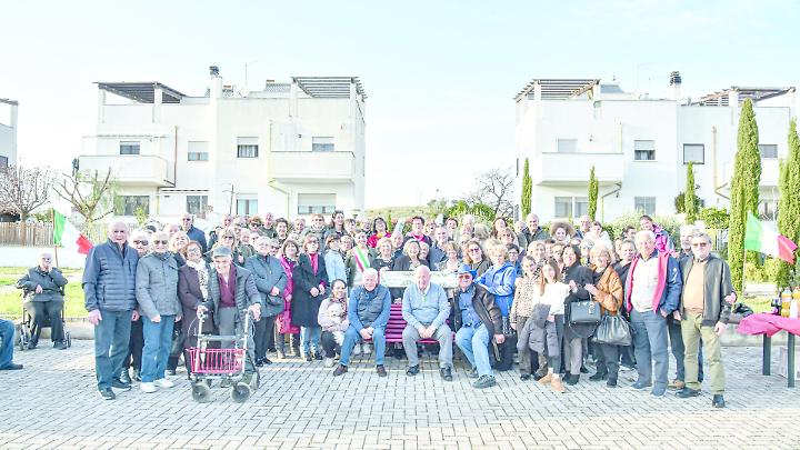 Santa Severa nord, inaugurata la targa sulla panchina rossa