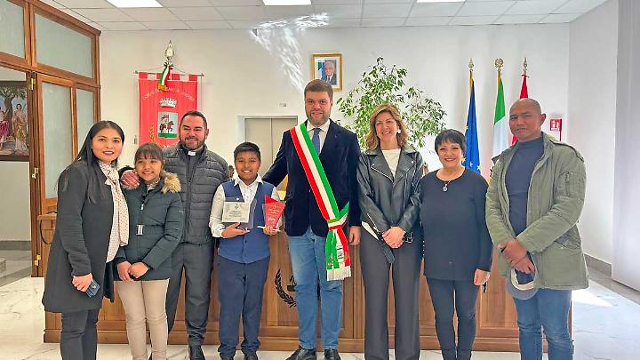 Romoli premia il giovane talento Angelo Montalva
