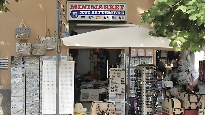 Meno negozi, pi&ugrave; minimarket: il centro si svuota
