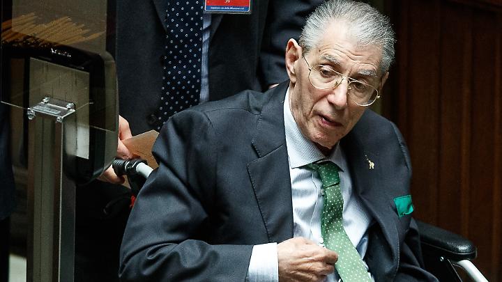 Addio al Senat&ugrave;r, &egrave; morto Umberto Bossi: aveva 84 anni