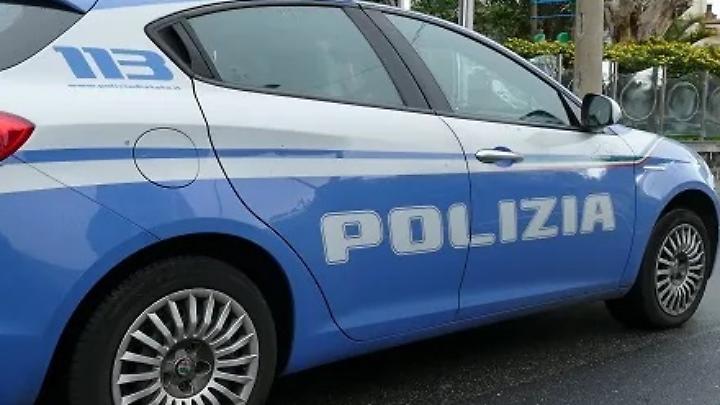 Ferisce con un&rsquo;arma da taglio un coetaneo in un locale
