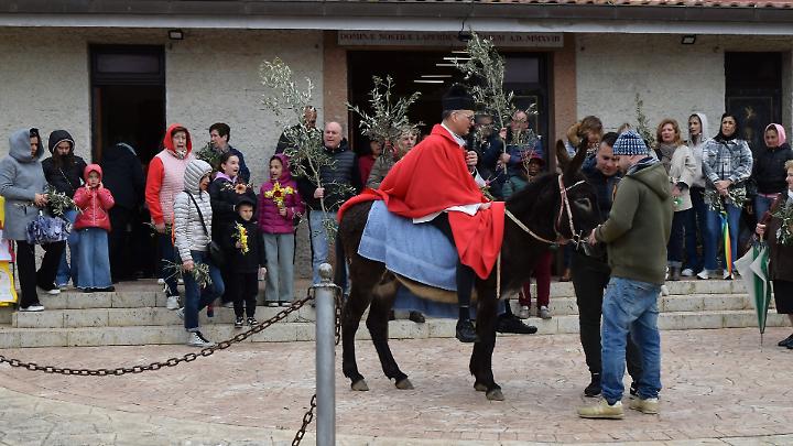 Domenica delle Palme, fede e tradizione: la comunit&agrave; si ritrova ad Allumiere e La Bianca