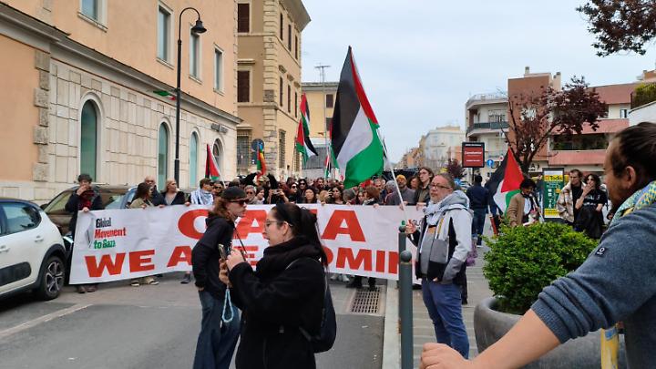 Civitavecchia saluta la Flotilla: una barca parte verso la Sicilia