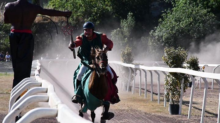 Dall&rsquo;evoluzione urbana ai segreti del costume medievale: fari accesi sul Palio dell&rsquo;Anello