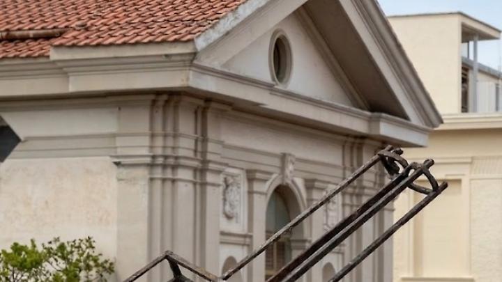 Crolla la croce della chiesa: tragedia sfiorata ai Salesiani