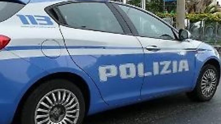 Fermato dalla Polizia con alcuni panetti di hashish