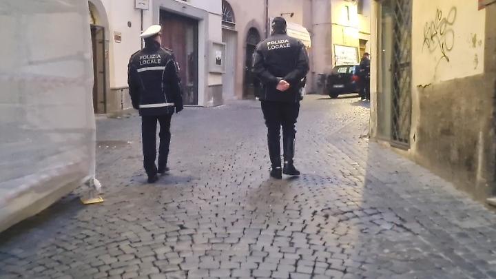 Chiuso locale abusivo sulla Cassia sud