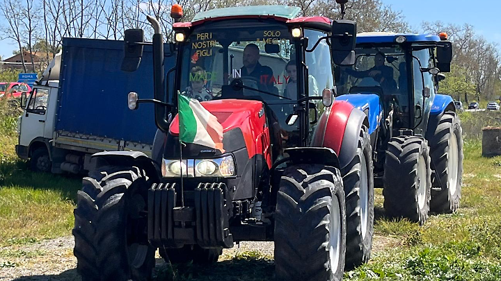Trattori protesta