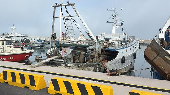 Iniziato il trasferimento dei pescherecci IL VIDEO&nbsp;