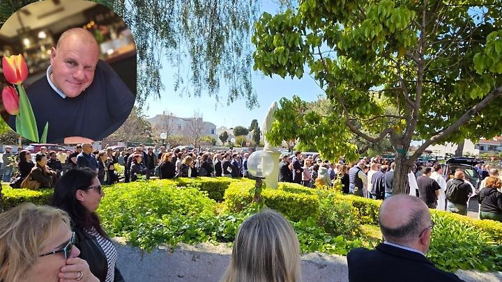&ldquo;Buon viaggio, Angelo&rdquo;: l&rsquo;abbraccio di un&rsquo;intera citt&agrave; nel giorno dell&rsquo;addio