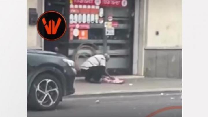 Scongela la carne battendola sul marciapiede