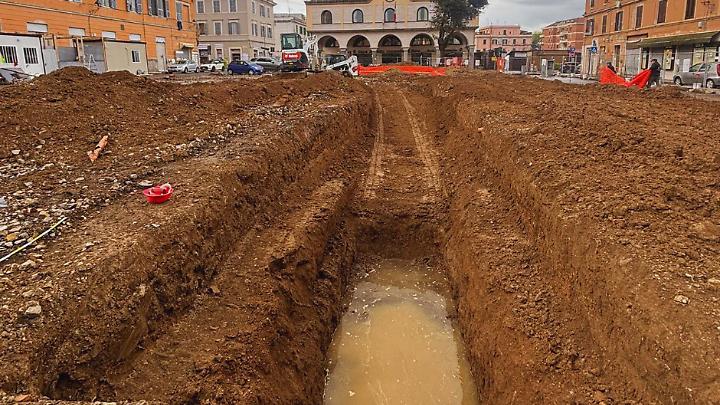 Mercato, dopo gli alberi il cantiere entra nella fase pi&ugrave; delicata: via agli scavi archeologici