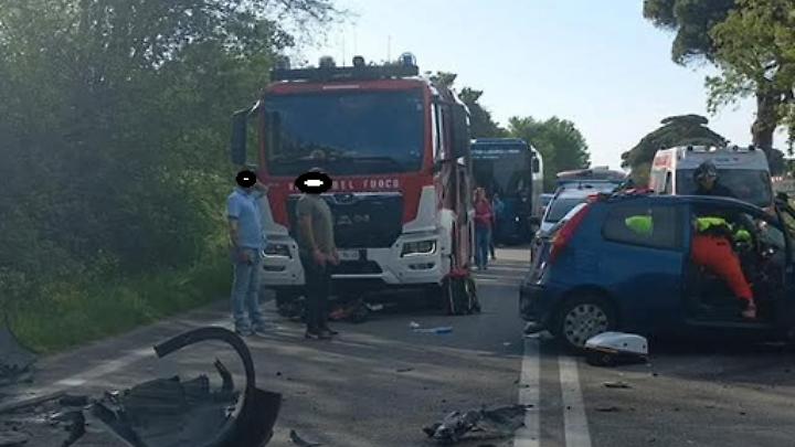 Frontale sull'Aurelia, muore 26enne