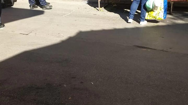 Manifesti abusivi al mercato