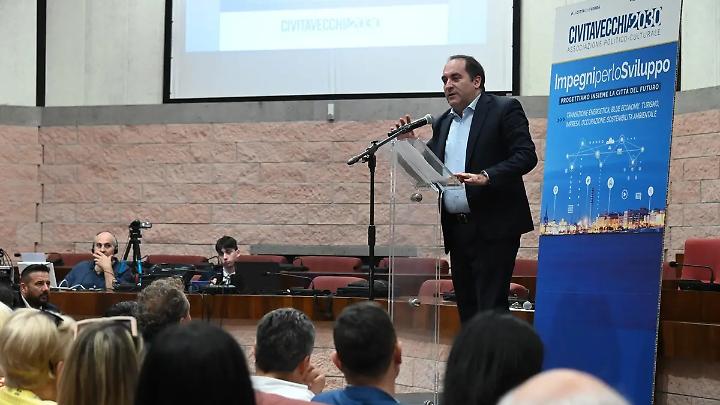 La citt&agrave; di domani? Annunci squillanti e dubbi