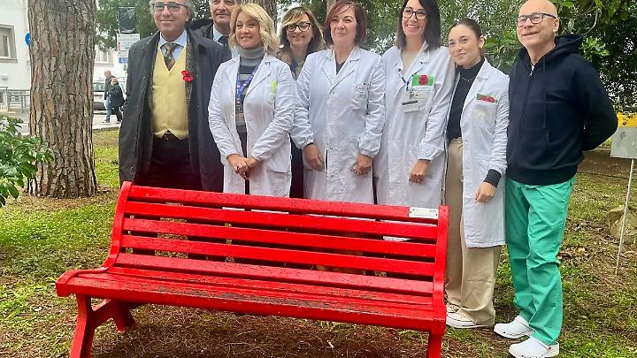 Asl Roma 4, un papavero rosso per la giornata contro la violenza