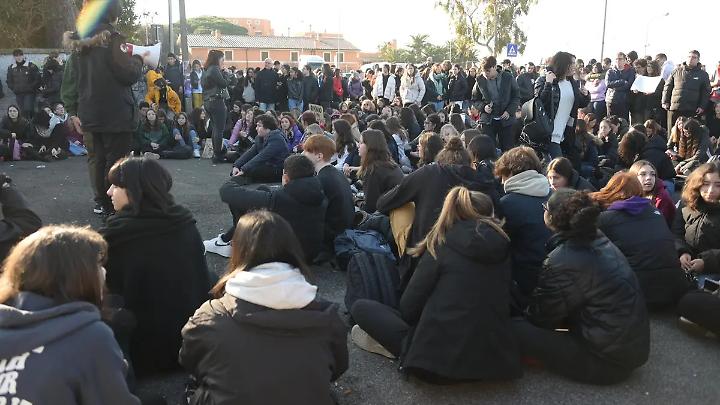 Scuole senza acqua, scatta la protesta
