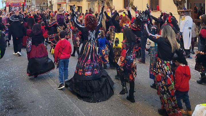Carnevale, un&rsquo;esplosione di colori e divertimento in citt&agrave;