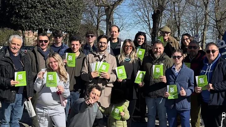 &ldquo;S&igrave;&rdquo; alla referendum, in tanti al gazebo