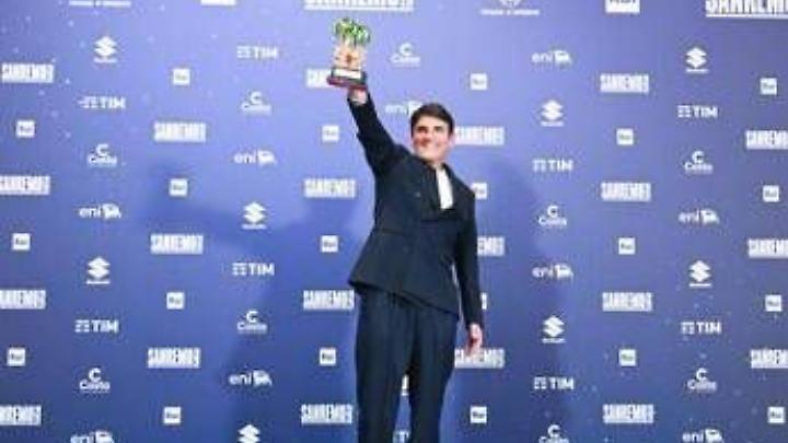 Sanremo, vince 'Per sempre s&igrave;' ma la Crusca boccia il testo: "Troppi luoghi comuni"