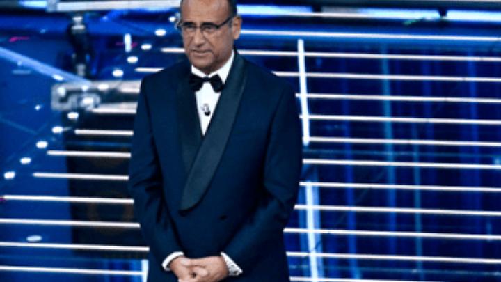 Sanremo, la battuta di Conti alla moglie scatena polemiche. E lui replica: "Ha riso con me"