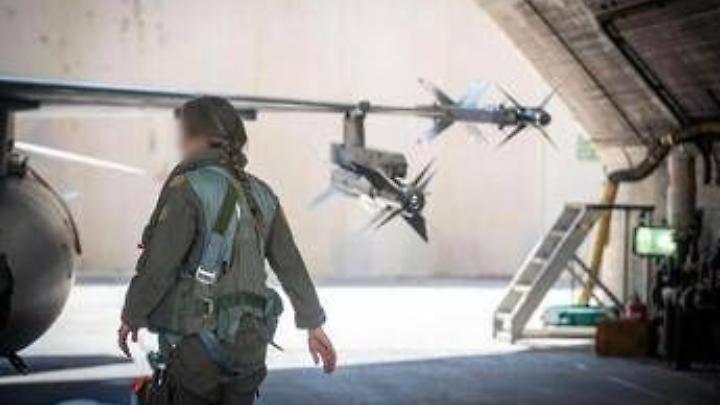 Quel femminismo targato "F-16": donne in guerra per le donne